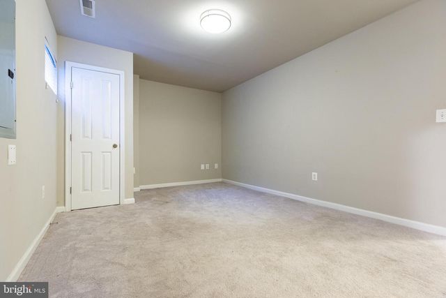 427 WOODCREST DR SE, Washington, DC 20032