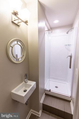 427 WOODCREST DR SE, Washington, DC 20032