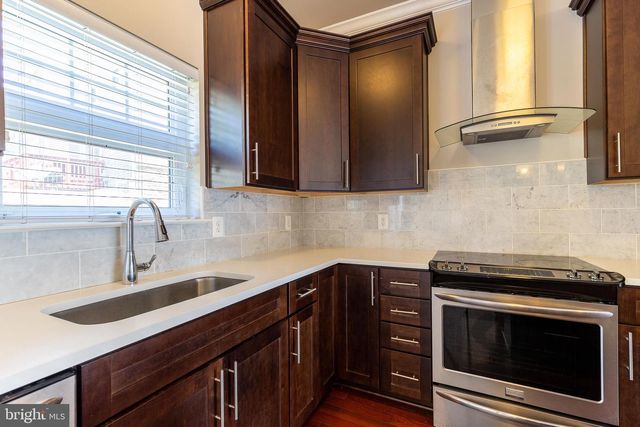 427 WOODCREST DR SE, Washington, DC 20032