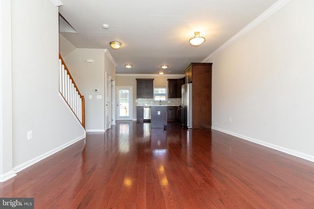 427 WOODCREST DR SE, Washington, DC 20032
