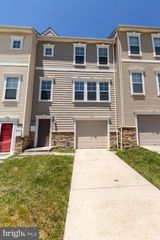 427 WOODCREST DR SE, Washington, DC 20032
