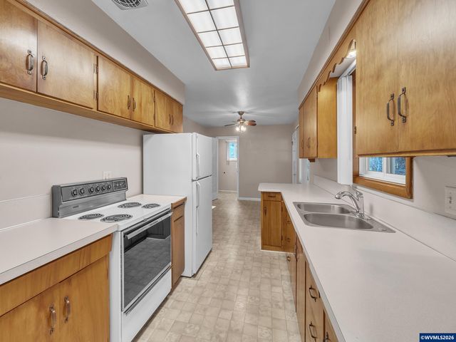 4273 Penny Dr S, Salem, OR 97302