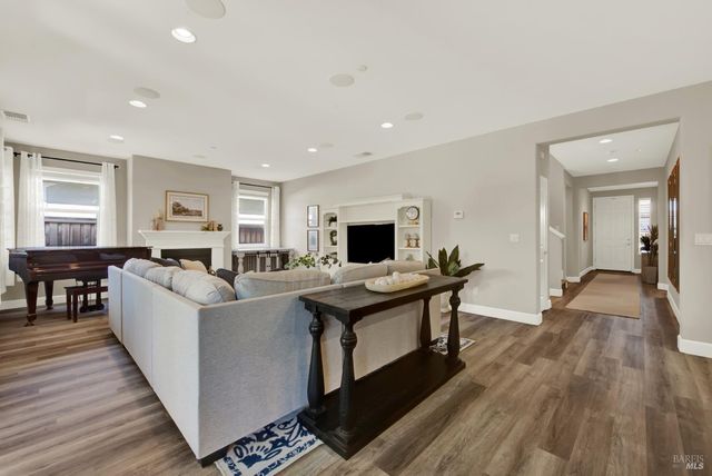 101 Scarlet St, Vacaville, CA 95687