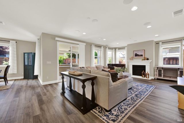 101 Scarlet St, Vacaville, CA 95687