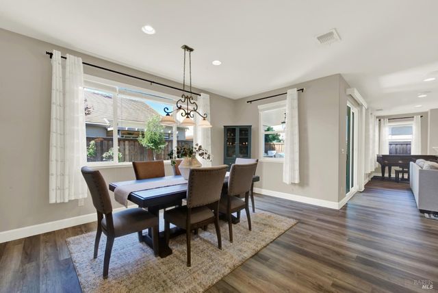 101 Scarlet St, Vacaville, CA 95687