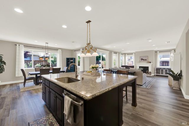 101 Scarlet St, Vacaville, CA 95687