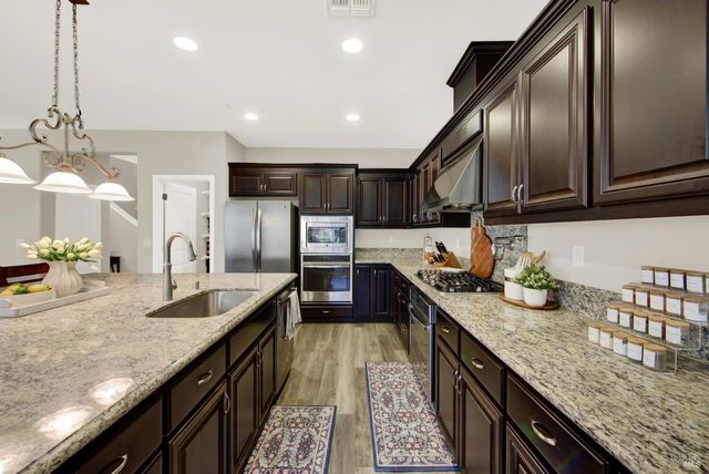 101 Scarlet St, Vacaville, CA 95687