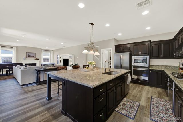 101 Scarlet St, Vacaville, CA 95687
