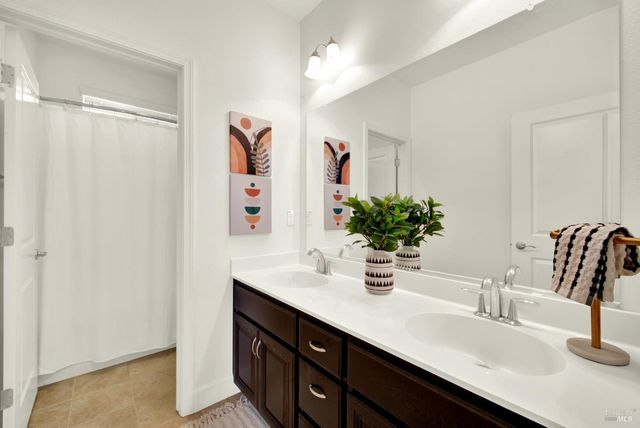 101 Scarlet St, Vacaville, CA 95687