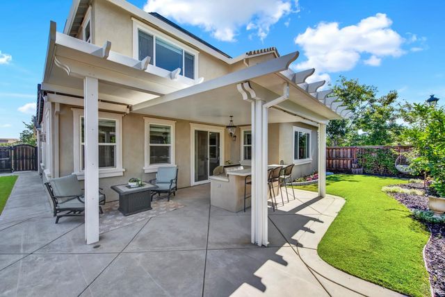 101 Scarlet St, Vacaville, CA 95687
