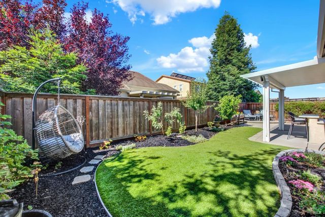101 Scarlet St, Vacaville, CA 95687