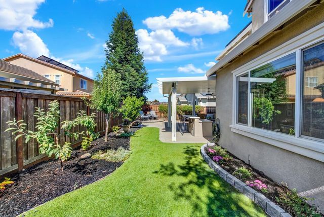 101 Scarlet St, Vacaville, CA 95687