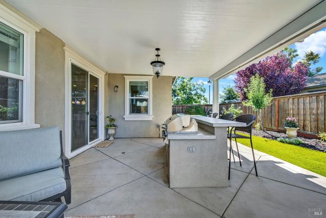 101 Scarlet St, Vacaville, CA 95687