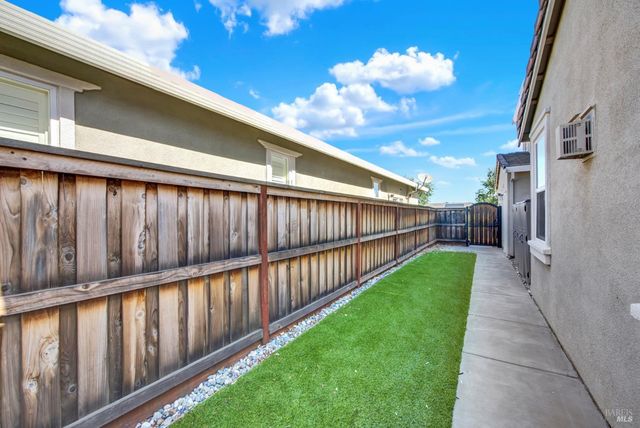101 Scarlet St, Vacaville, CA 95687