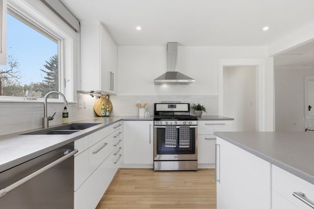 381 Washington St, Melrose, MA 02176