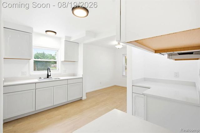 9900 Grandville Avenue, Detroit, MI 48228