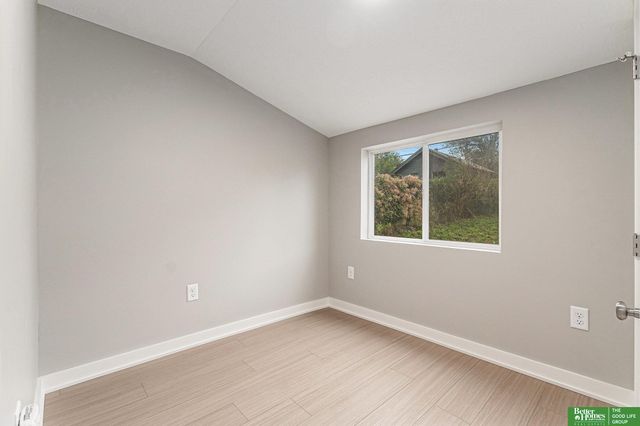 5239 S 21st Street, Omaha, NE 68107