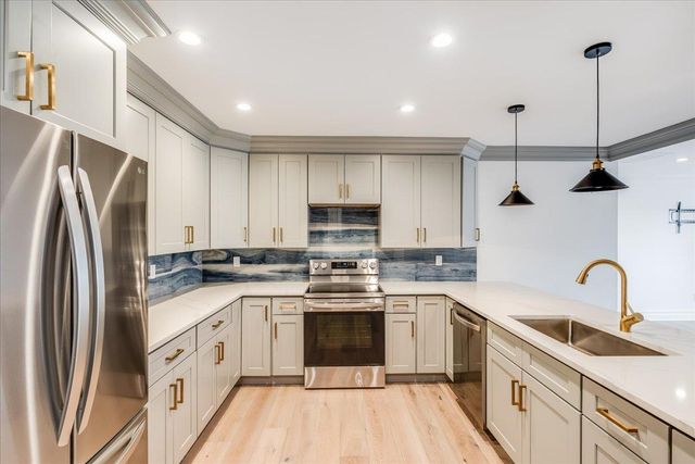 95 E Main Street, Huntington, NY 11743
