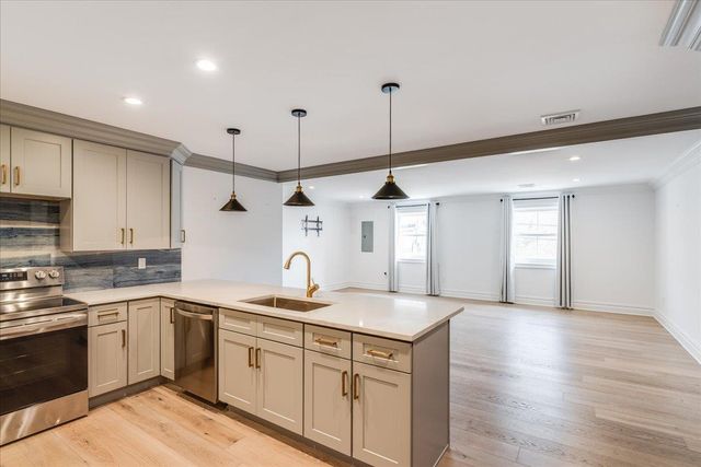 95 E Main Street, Huntington, NY 11743