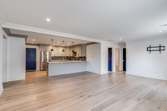 95 E Main Street, Huntington, NY 11743