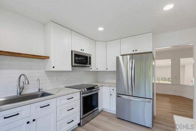 3249 Caminito Eastbluff 31, La Jolla, CA 92037
