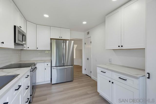 3249 Caminito Eastbluff 31, La Jolla, CA 92037