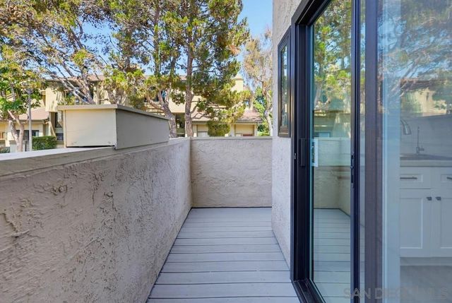 3249 Caminito Eastbluff 31, La Jolla, CA 92037