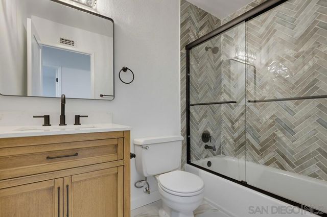 3249 Caminito Eastbluff 31, La Jolla, CA 92037