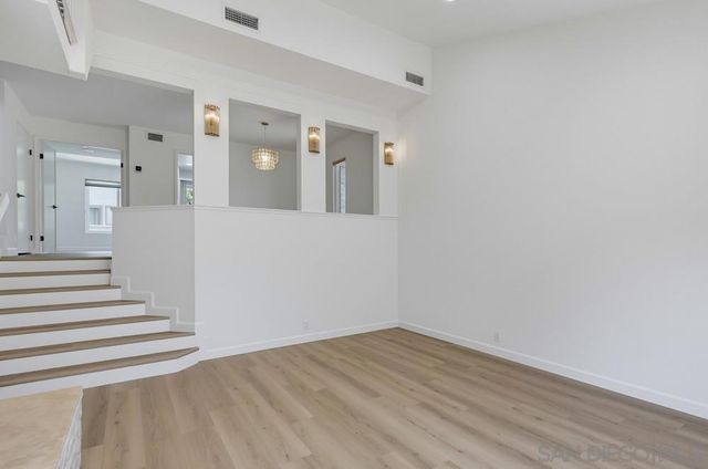 3249 Caminito Eastbluff 31, La Jolla, CA 92037