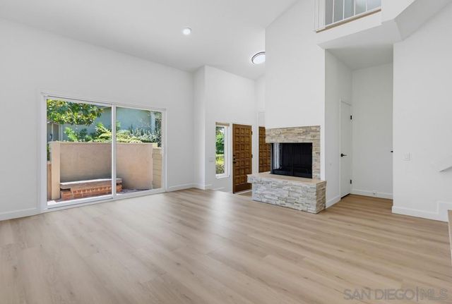 3249 Caminito Eastbluff 31, La Jolla, CA 92037