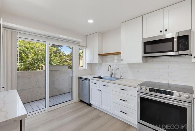 3249 Caminito Eastbluff 31, La Jolla, CA 92037