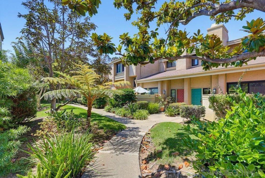 3249 Caminito Eastbluff 31, La Jolla, CA 92037