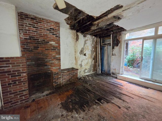 2021 LOMBARD ST, Philadelphia, PA 19146