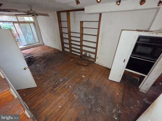 2021 LOMBARD ST, Philadelphia, PA 19146