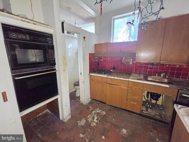 2021 LOMBARD ST, Philadelphia, PA 19146