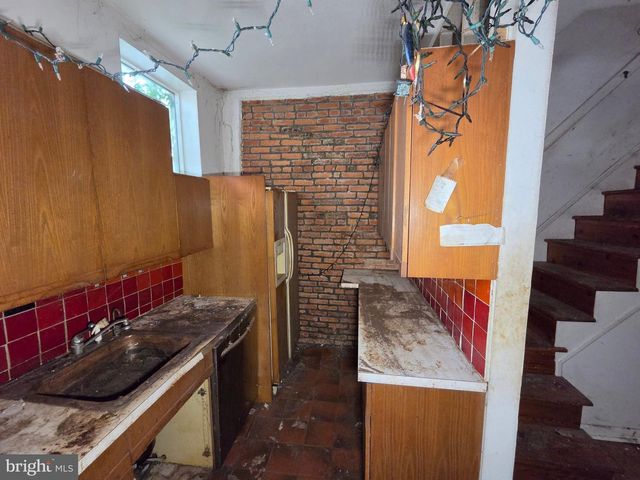 2021 LOMBARD ST, Philadelphia, PA 19146