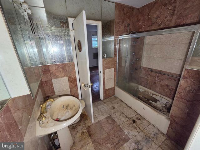 2021 LOMBARD ST, Philadelphia, PA 19146