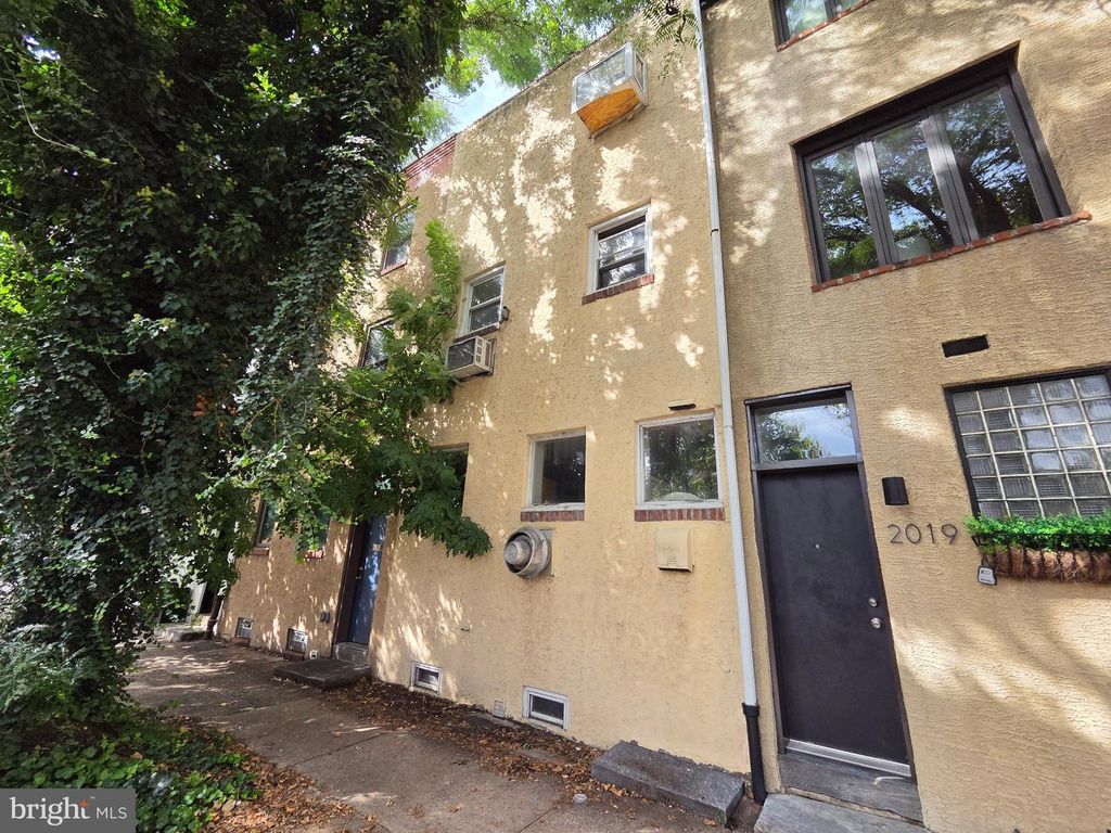 2021 LOMBARD ST, Philadelphia, PA 19146 — exterior