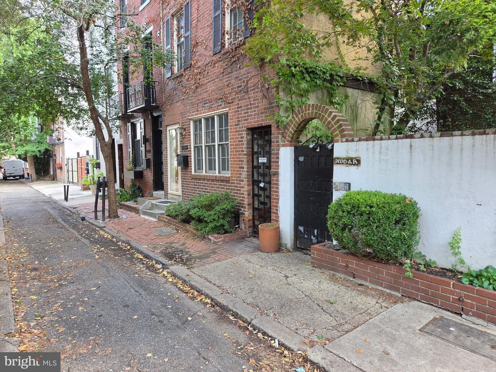 2021 LOMBARD ST, Philadelphia, PA 19146 — photo 2