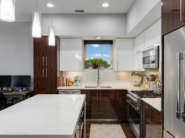 1446 W Cortez Avenue 4W, Chicago, IL 60642