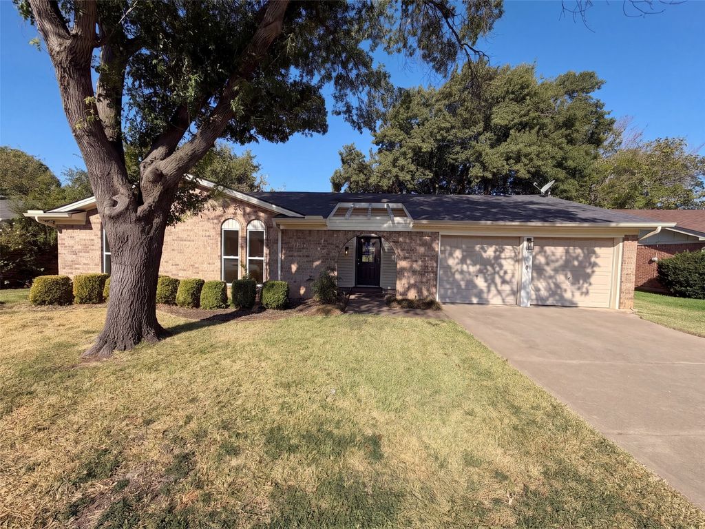 2209 Mountainview Drive, Hurst, TX 76054 — exterior