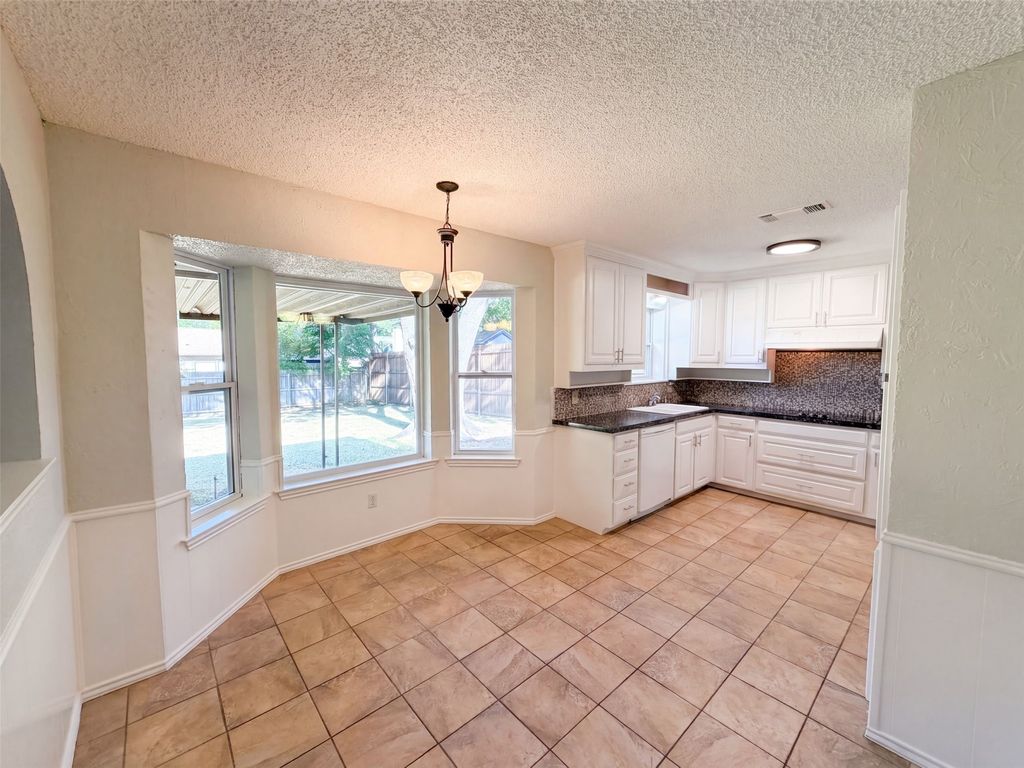2209 Mountainview Drive, Hurst, TX 76054 — photo 3