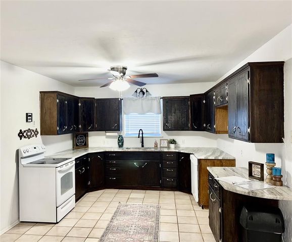 15861 S County Road 202, Altus, OK 73521