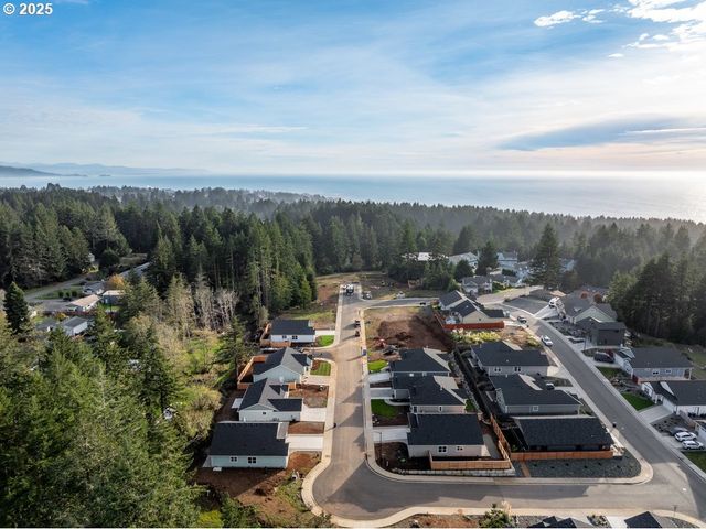 1241 LIGHTHOUSE Ln, Brookings, OR 97415