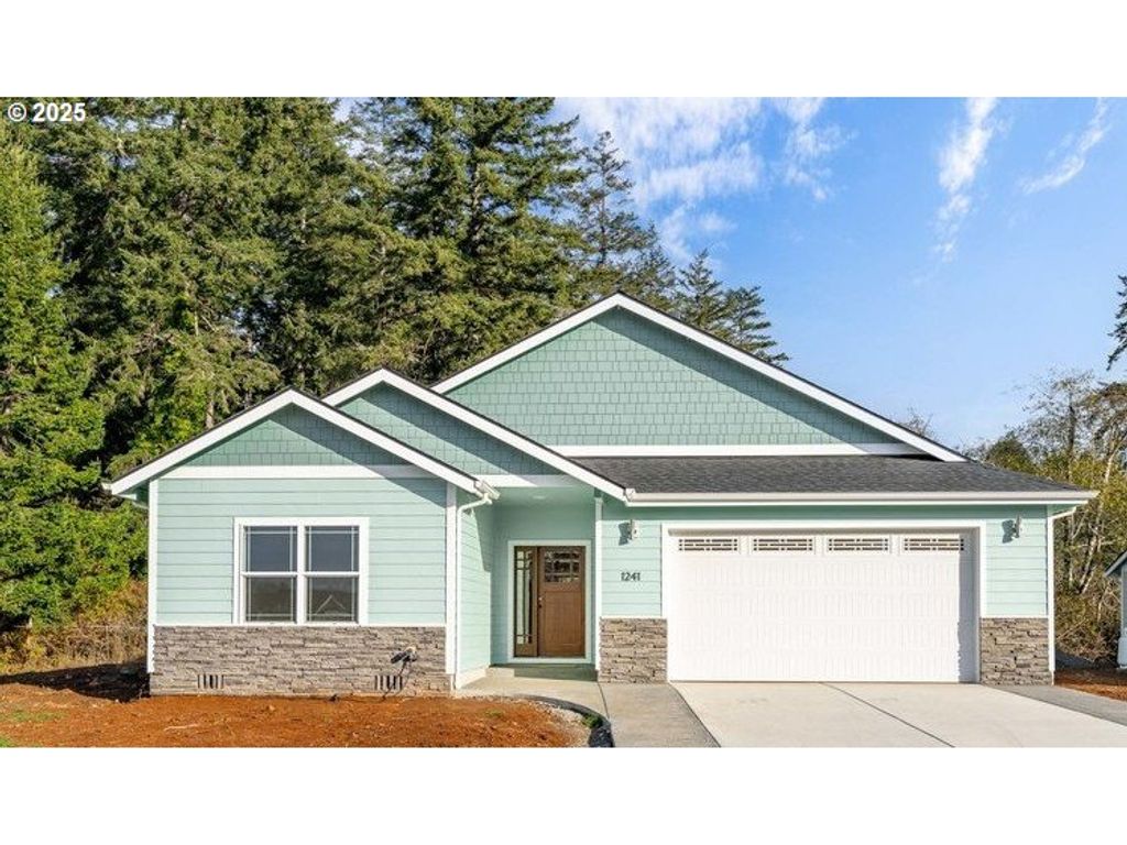1241 LIGHTHOUSE Ln, Brookings, OR 97415
