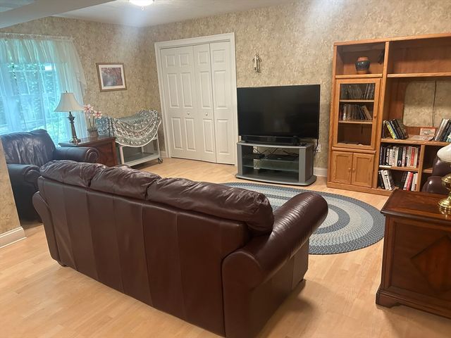 26 Greenleaves Drive 620, Amherst, MA 01002