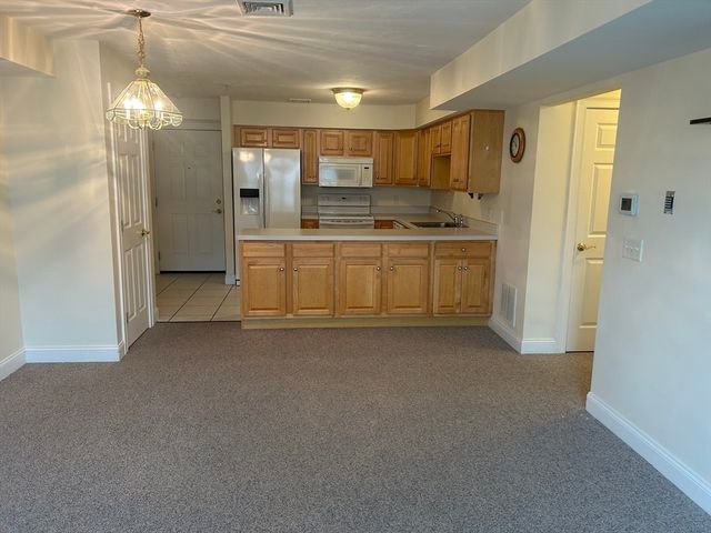 26 Greenleaves Drive 620, Amherst, MA 01002