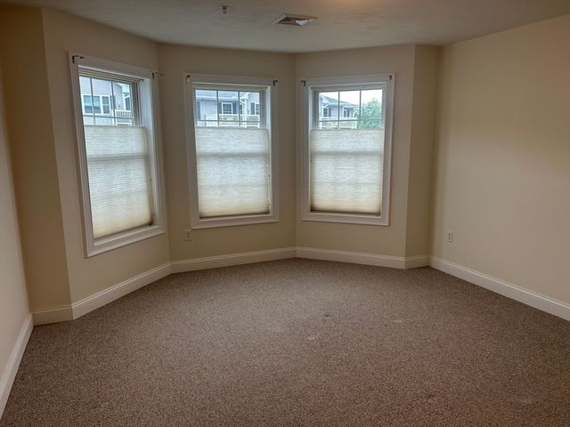 26 Greenleaves Drive 620, Amherst, MA 01002