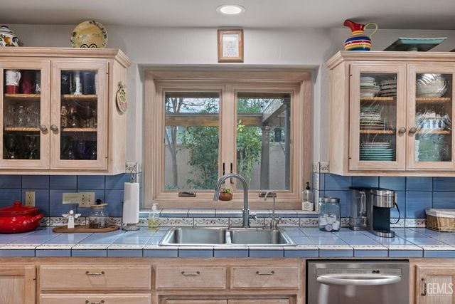 2118 Cedar Street, Bakersfield, CA 93301