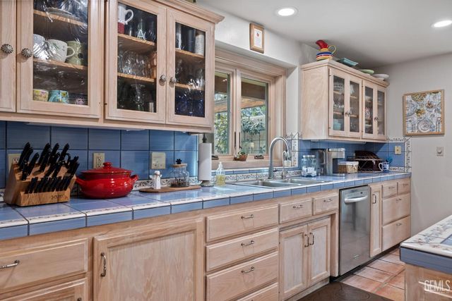 2118 Cedar Street, Bakersfield, CA 93301